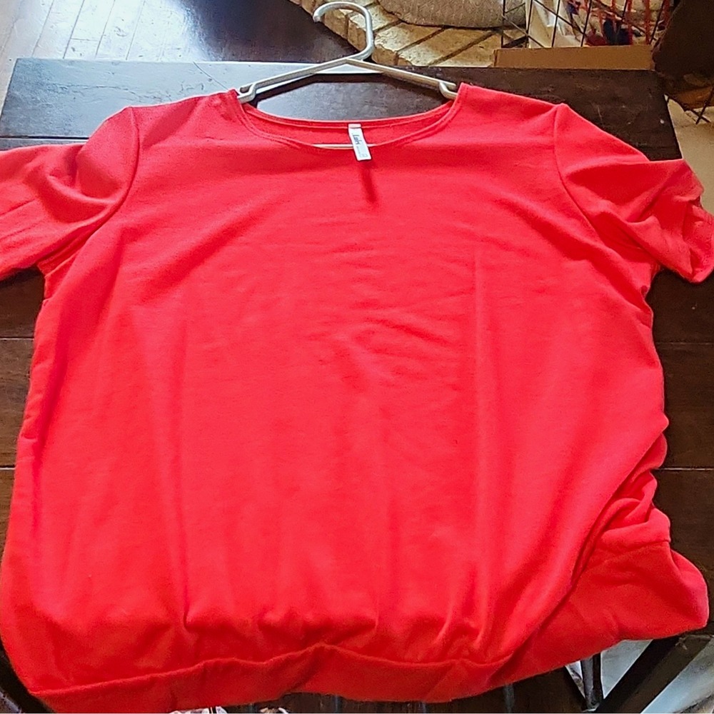 Avilles Women's Red Solid Scoop Neck Short Sleeve Pullover T-Shirt Size L